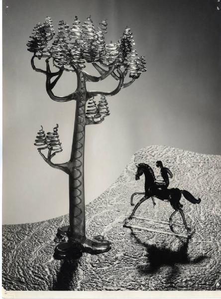 XI Triennale - Sezione della Cecoslovacchia - Albero e cavallo con cavaliere in vetro policromo