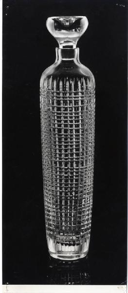 XI Triennale - Sezione della Cecoslovacchia - Bottiglia per liquori in cristallo soffiato inciso