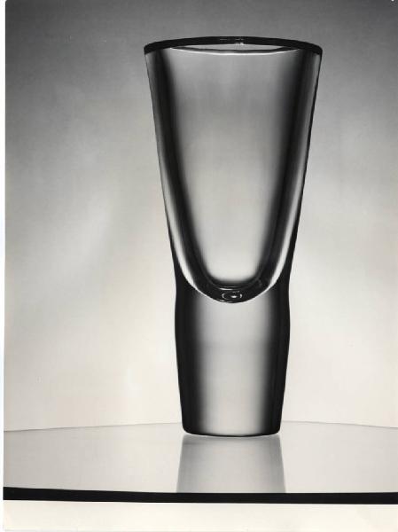 XI Triennale - Sezione della Cecoslovacchia - Vaso in cristallo al piombo ritoccato a ruota