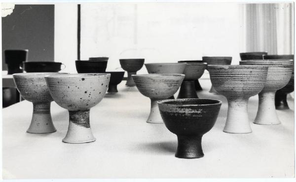 XI Triennale - Sezione della Finlandia - Coppe in ceramica colorata - Kyllikki Salmenhaara
