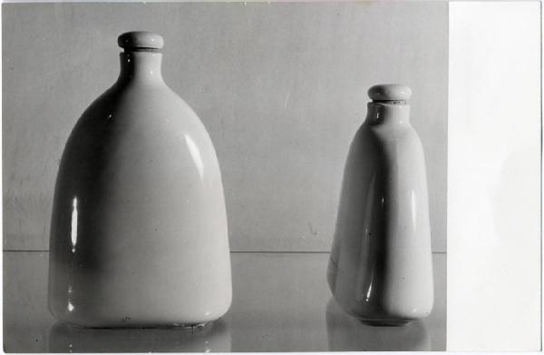 XI Triennale - Parco Sempione - Mostra internazionale dell'abitazione - Alloggio jugoslavo - Bottiglie di porcellana per liquore