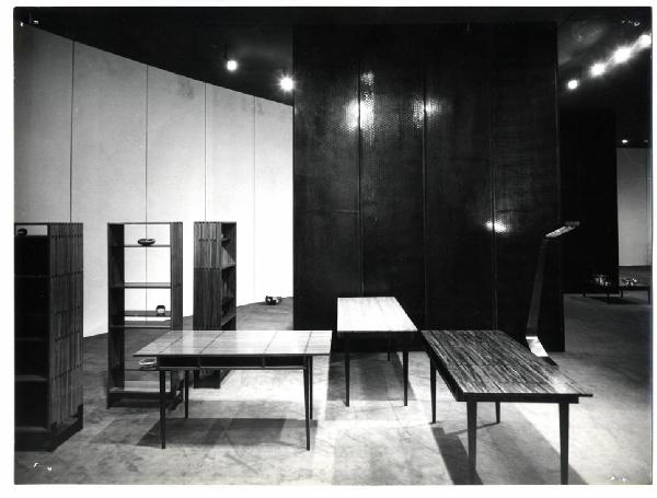 XI Triennale - Sezione del Belgio - Tavole e scaffali in legno e metallo - Jules Wabbes
