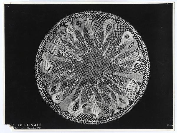 XI Triennale - Mostra delle Produzioni d'arte - Sezione dei pizzi, ricami, alabastri - Merletto a tombolo