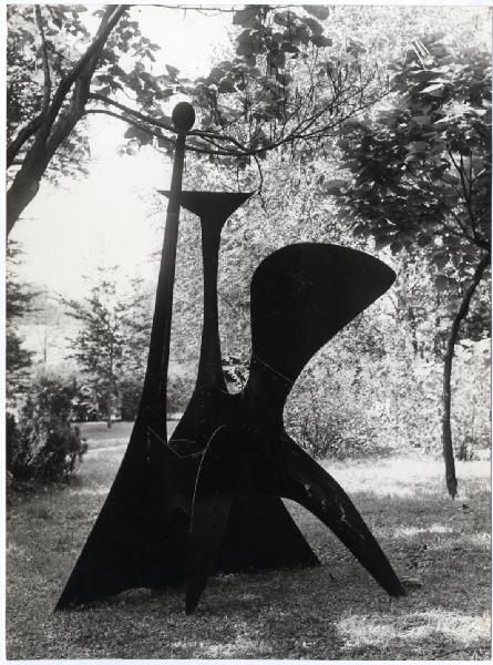 XI Triennale - Parco Sempione - Mostra internazionale di scultura nel parco Sempione - Scultura "Funghi neri" - Alexander Calder