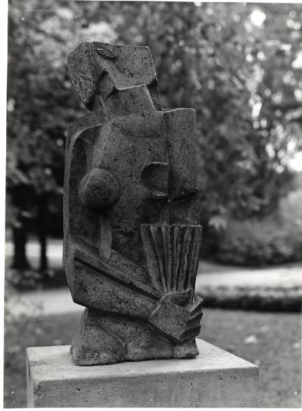 XI Triennale - Parco Sempione - Mostra internazionale di scultura nel parco Sempione - Scultura "La femme à l'éventail" - Ossip Zadkine