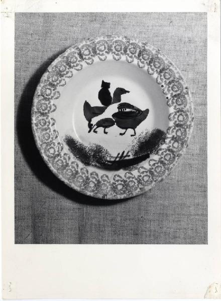 XI Triennale - Mostre temporanee - Mostra delle ceramiche venete tradizionali dell'800 - Piatto di terraglia - "Le oche"