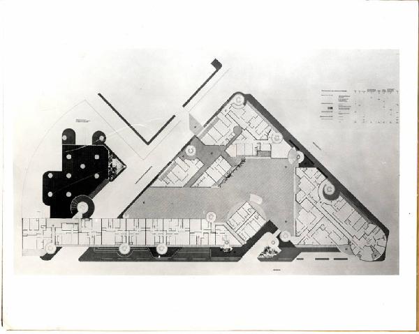 XVI Triennale - Secondo ciclo - Il progetto di architettura - Architetture italiane degli anni '70 - Pianta di edificio polifunzionale a Grosseto, di Ludovico Quaroni