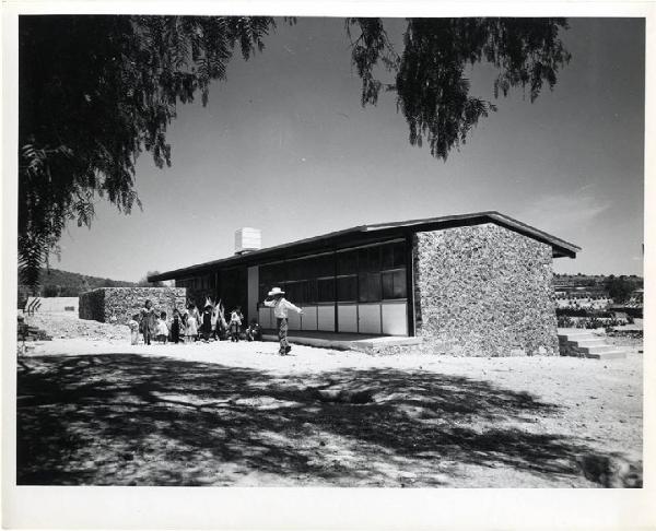 XII Triennale - Sezione del Messico - Scuola-casa rurale