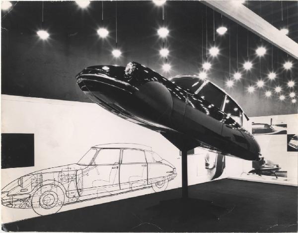 XI Triennale - Mostra internazionale dell'Industrial Design - Vano dedicato alla Citroen DS19