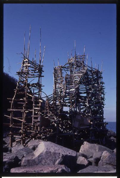 XVIII Triennale - Partecipazioni internazionali - Svezia. Una fabula svedese - Lars Vilks, "Nimis", Scultura architettonica in legno