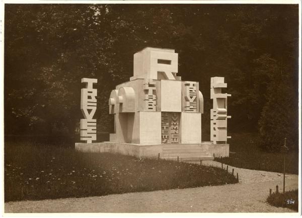 III Biennale - Giardino - Padiglione del libro Treves e Bestetti Tumminelli - Fortunato Depero