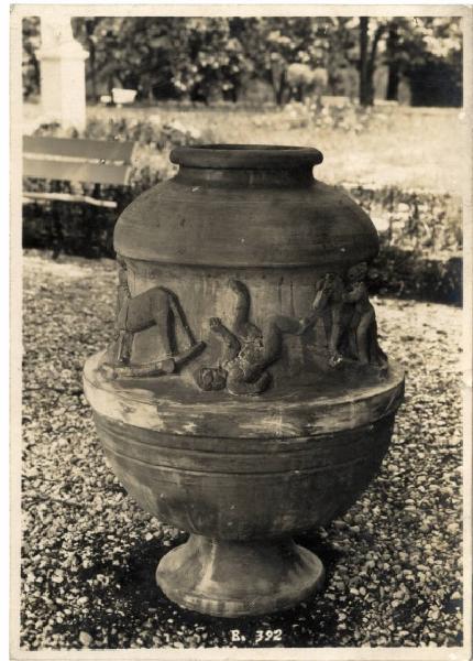 IV Triennale - Giardino - Vaso siciliano in terracotta grezza