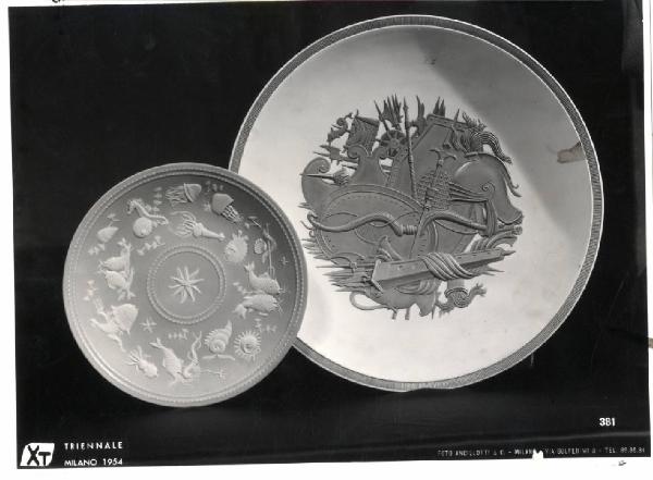 X Triennale - Salone d'onore. I trent'anni della Triennale 1924-54 - Piatti in ceramica di Giovanni Gariboldi