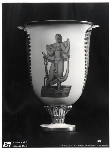 X Triennale - Salone d'onore. I trent'anni della Triennale 1924-54 - Vaso con decorazioni in oro di Gio Ponti per Richard Ginori