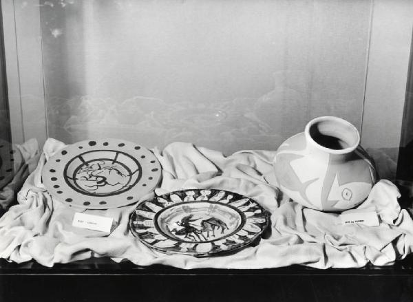 IX Triennale - Mostre temporanee - Ceramiche di Pablo Picasso - Piatti "Corrida" e vaso in ceramica decorata
