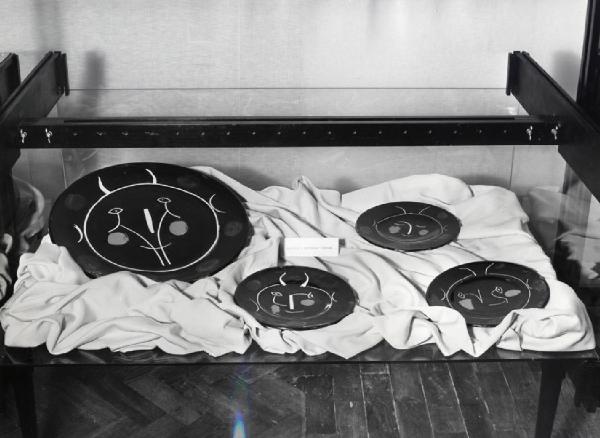 IX Triennale - Mostre temporanee - Ceramiche di Pablo Picasso - Servizio da dessert "Visage"