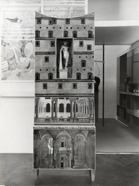 IX Triennale - Arredamento e mobili isolati - Mobili isolati - Trumeau in legno stampato - Gio Ponti - Piero Fornasetti
