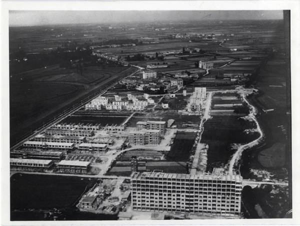 IX Triennale - Quartiere sperimentale della Triennale di Milano (QT8) - Veduta aerea