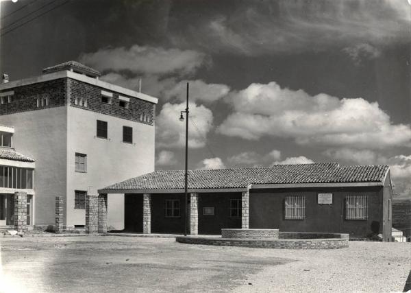 XII Triennale - La casa e la scuola - Settore rurale - Matera - quartiere La Martella - Edificio destinato ad usi sociali - Ludovico Quaroni