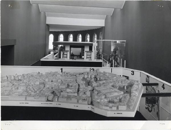 XII Triennale - La casa e la scuola - Centro urbano - Modello in scala del centro storico di Milano