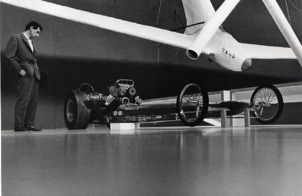 XIV Triennale - Mostra del grande numero - Introduzione - Rassegna del prodotto individuale ad alto livello tecnologico - Pio Manzù - William Lansing Plum - Richard Sapper - Aereo sperimentale Linnet - Dragster "The Hawiian"