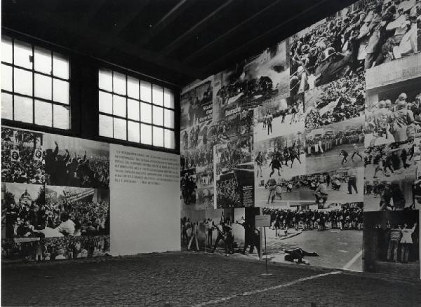 XIV Triennale - La protesta dei giovani - Pannelli fotografici raffiguranti giovani che protestano - Giancarlo De Carlo - Marco Bellocchio - Bruno Caruso