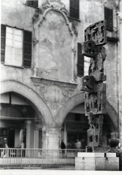 XIV Triennale - Interventi nel centro storico di Pavia - Opere d'arte - Scultura