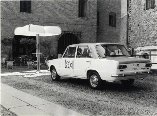 XIV Triennale - Interventi nel centro storico di Pavia - Zona sosta mezzi pubblici - Taxi