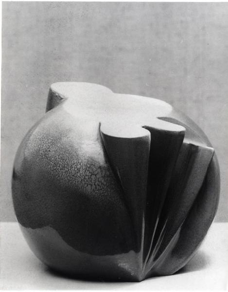 XV Triennale - Romania - Vaso in maiolica vetrificata di Dragos Ganescu