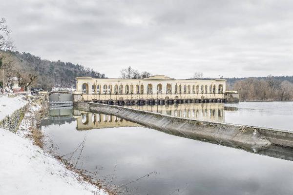 Somma Lombardo - Fiume Ticino - Opere di presa del Panperduto - Edificio di presa - Fronte nord - Paesaggio innevato