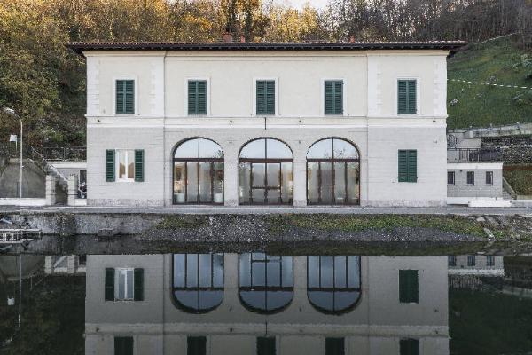 Somma Lombardo - Canale Villoresi - Opere di presa del Panperduto - Ostello (ex Casello di guardianìa idraulica) - Riflesso