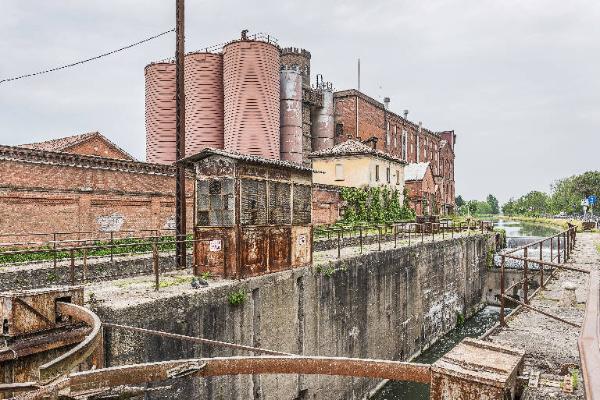 Certosa di Pavia - Naviglio Pavese - Conca di Certosa - Cabina di manovra - Ex casello di guardianìa idraulica - Stabilimento "Molini Certosa S.p.A."