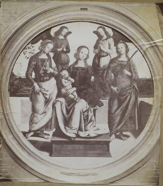 Collaboratore di Perugino - Madonna con Bambino tra santa Rosa, santa Caterina d'Alessandria e angeli - Tondo - Dipinto su tavola - Parigi - Louvre