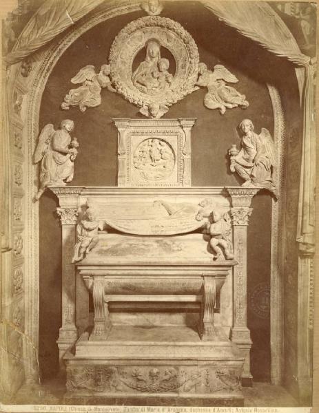 Rossellino, Antonio e Benedetto da Maiano - Monumento funebre di Maria d'Aragona - Scultura - Napoli - Chiesa di Montoliveto (Chiesa di sant' Anna dei Lombardi) - Interno