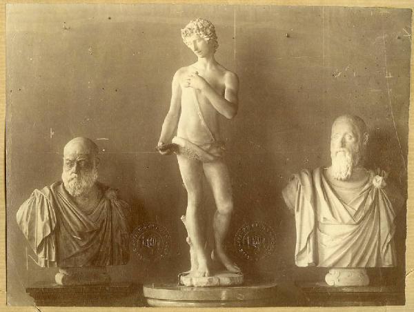 Berlino - Staatliche Museen - Ripiano con tre sculture