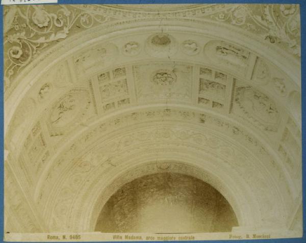 Sanzio Raffaello e scuola - Grottesche - Decorazione - Roma - Villa Madama - Interno - Loggia - Arco maggiore centrale