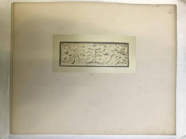 Scultore inizio sec. XVI - Motivi floreali con uccelli - Scultura - Bassorilievo