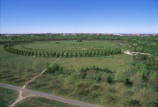 Cinisello Balsamo - Parco Nord, settore Est - Veduta dall'alto della Grande Rotonda (Gorki) - Filari di alberi e aree boschive - Sullo sfondo Bresso