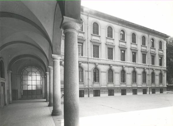 Istituto dei Ciechi di Milano - Edificio - Padiglione sede della Casa Famiglia - Portico