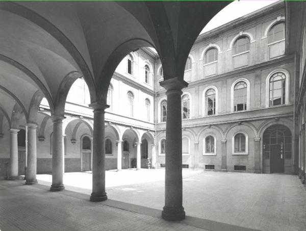 Istituto dei Ciechi di Milano - Edificio - Cortile interno - Portici