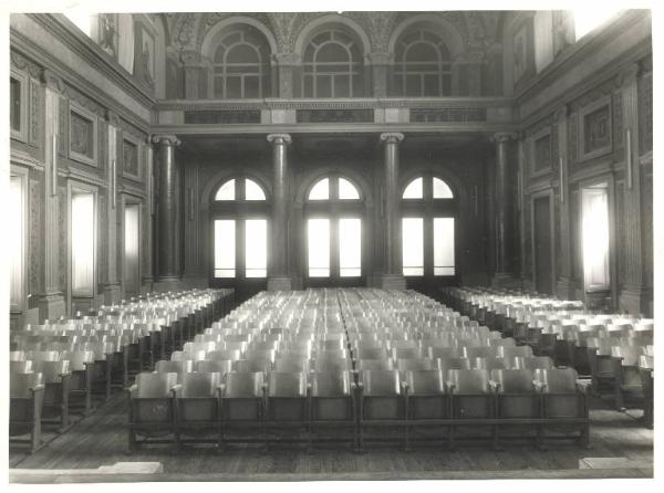 Istituto dei Ciechi di Milano - Interno - Sala dei concerti Barozzi addobbata per una trasmissione televisiva - Veduta frontale - Platea