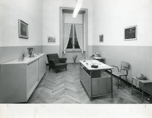 Istituto dei Ciechi di Milano - Ufficio - Interno - Scrivania con sedia - Poltrona - Quadri appesi alle pareti