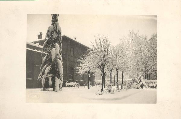 Istituto dei Ciechi di Milano - Edificio e giardino sotto la neve