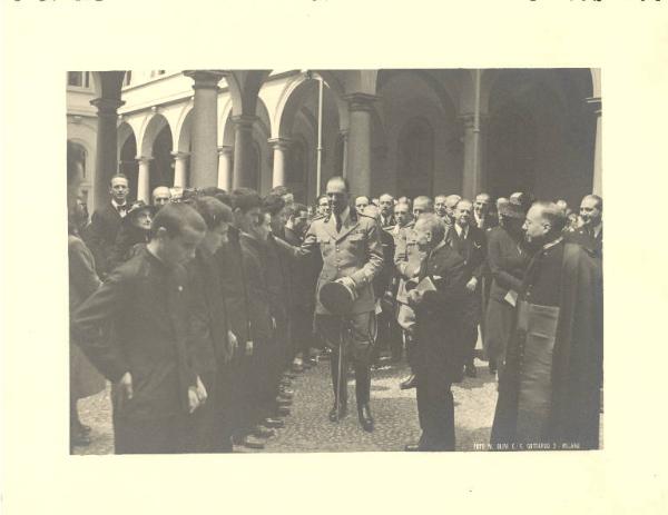 Istituto dei Ciechi di Milano - Cortile - Celebrazione centenario della fondazione dell'Istituto - Visita del Principe di Piemonte in Istituto accompagnato dal Presidente dell'Istituto Antonio Raimondi - Saluto agli allievi dell'Istituto