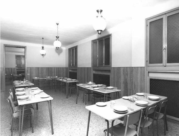 Istituto dei Ciechi di Milano - Padiglione di Casa Famiglia completamente rinnovato - Interno - Sala da pranzo con tavoli apparecchiati