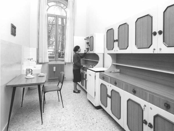 Istituto dei Ciechi di Milano - Padiglione di Casa Famiglia completamente rinnovato - Interno - Locale bar per le ospiti - Signora