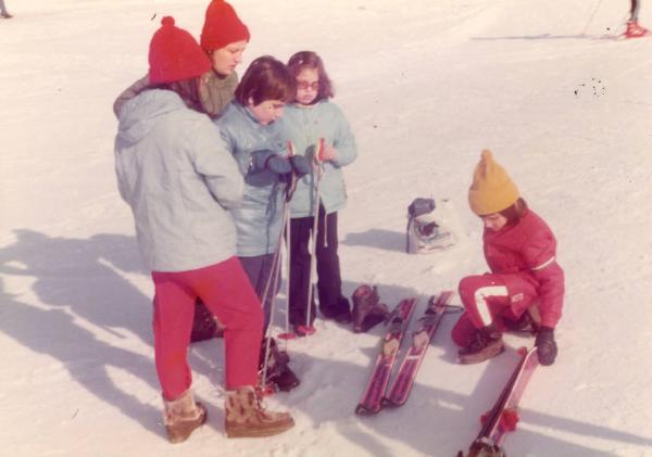 Gita scolastica degli allievi della scuola elementare dell'Istituto dei Ciechi di Milano - Montagna - Neve - Allievi con gli sci