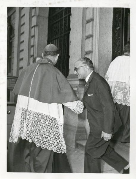 Istituto dei Ciechi di Milano - Arrivo in Istituto dell'Arcivescovo Giovanni Battista Montini accolto dal Presidente dell'Istituto Virginio Pozzi