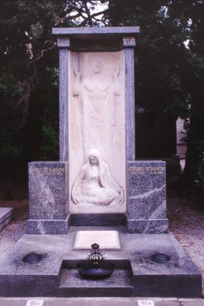Cimitero Maggiore - Necropoli, 41 A-41B - Sepoltura Bozzi - Monumento sepolcrale - Stele a rilievo in marmo rosa raffigurante la resurrezione di Cristo realizzata dallo scultore Giannino Castiglioni