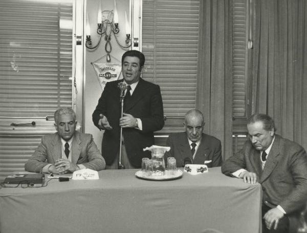 Milano - Terrazza Martini - Convegno dell'Unione Italiana Ciechi - Interno - Tavolo della presidenza, a dx Dario Formigoni e Galimberti - Oratore al microfono